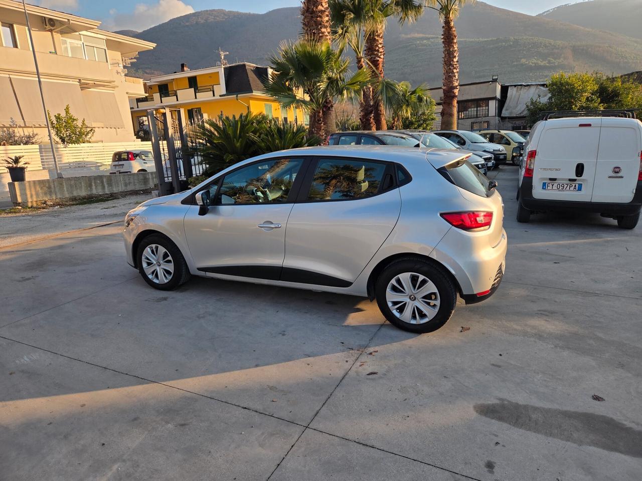 Renault Clio 1.2 75CV 5 porte Intens- PERFETTA