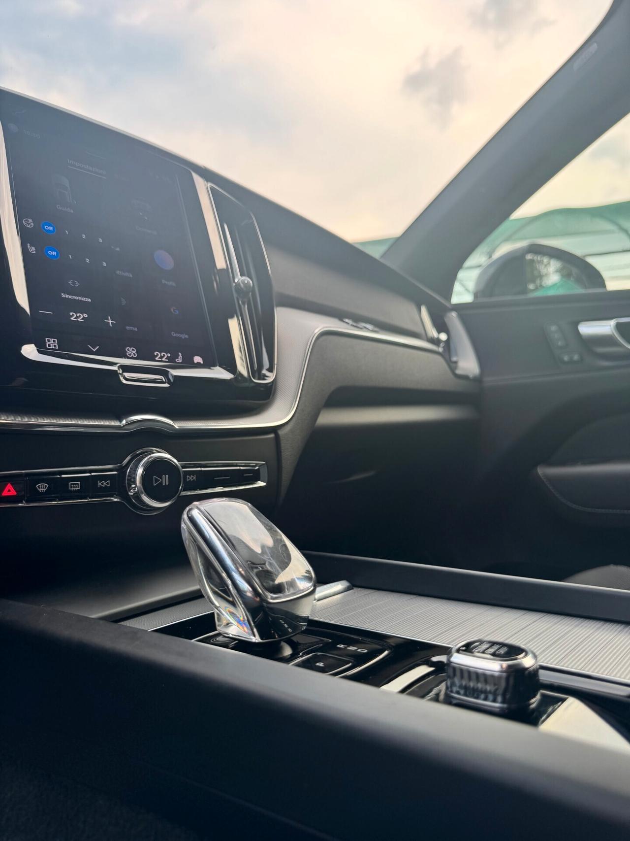 Volvo XC 60 XC60 B4 automatico Plus Dark