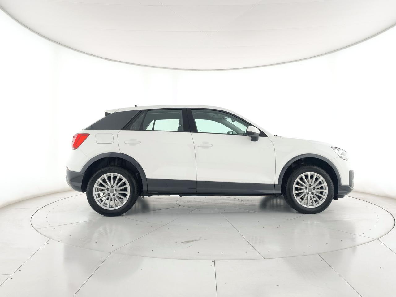 AUDI Q2 35 1.5 tfsi Business Design LED+C17"