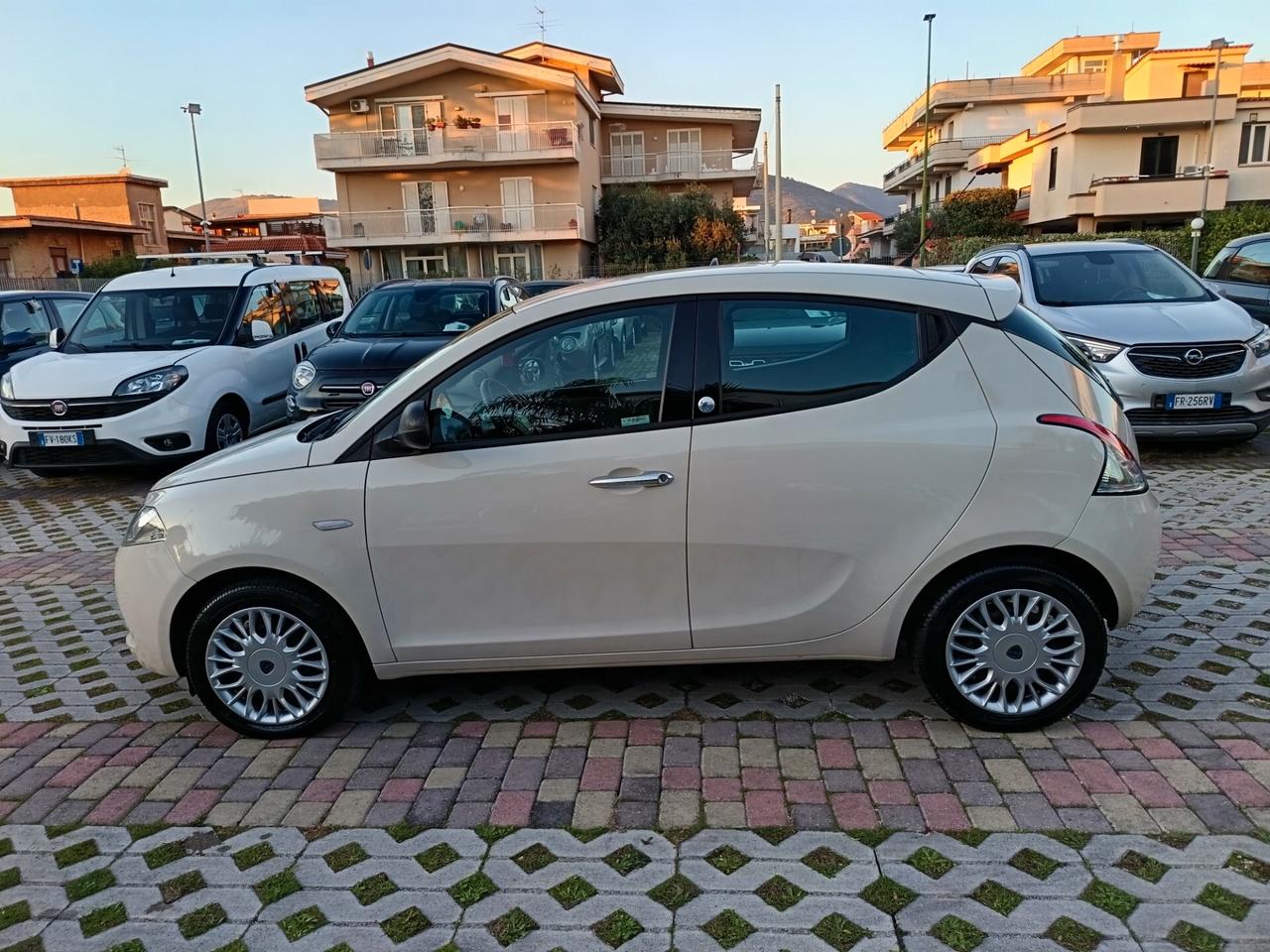 Lancia Ypsilon 1.2 69 CV 5 porte GPL Ecochic Silver