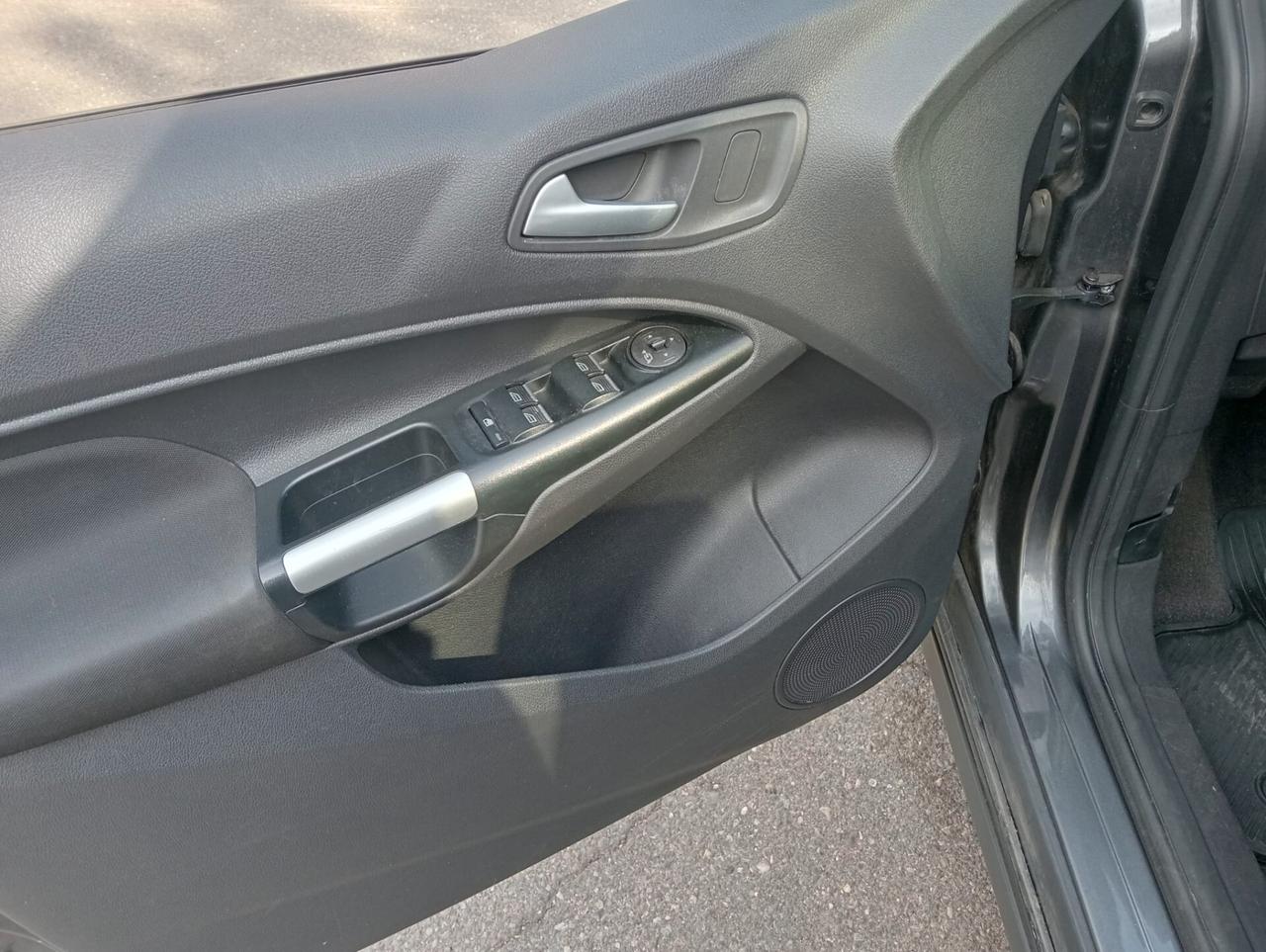 Ford Tourneo Connect Pianale ribassato con rampa disabili in carrozzina