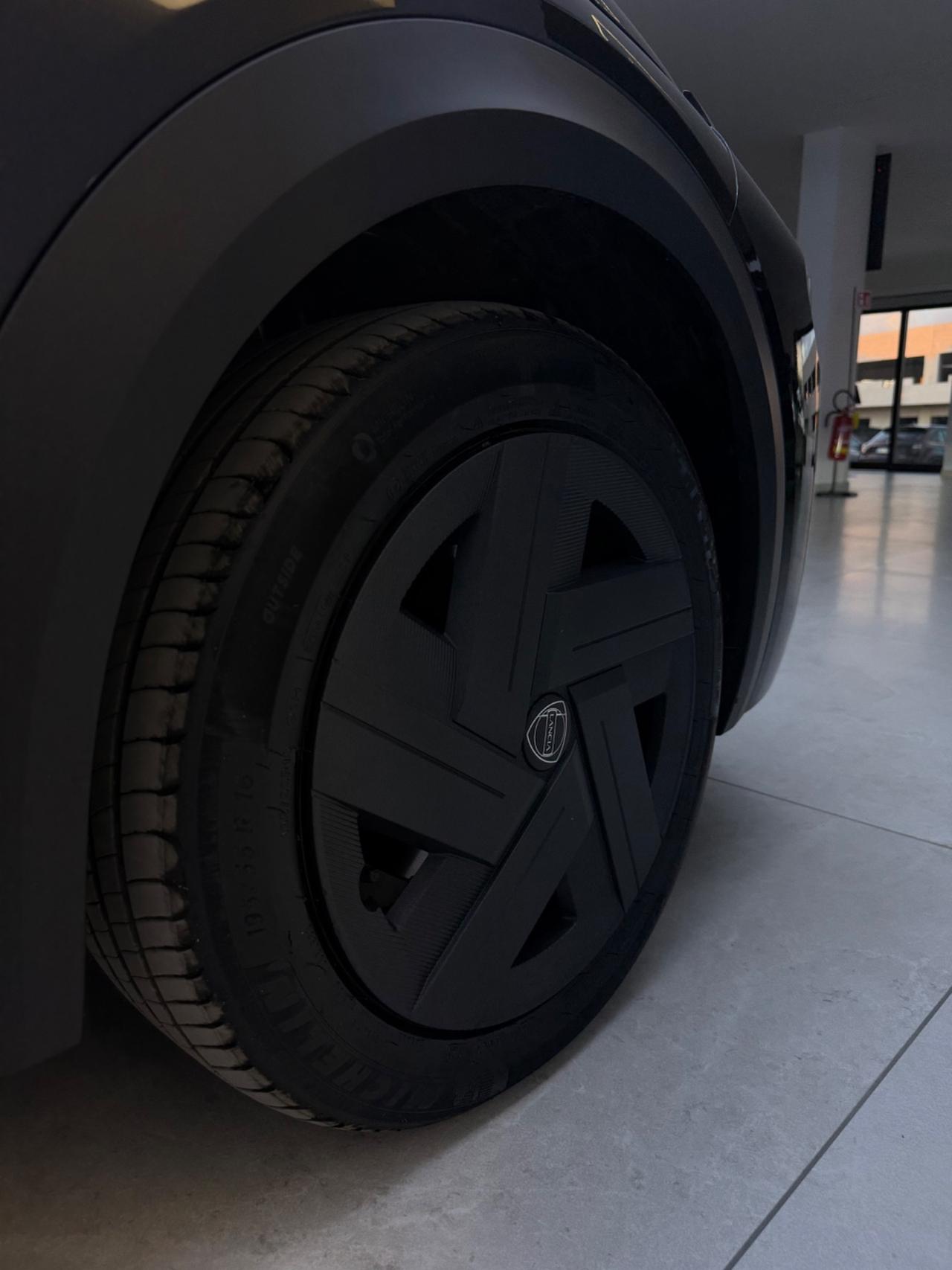 Lancia Ypsilon Hybrid e-DCT