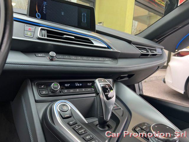 BMW i8 ibrida benzina /elettrica accessoriatissima