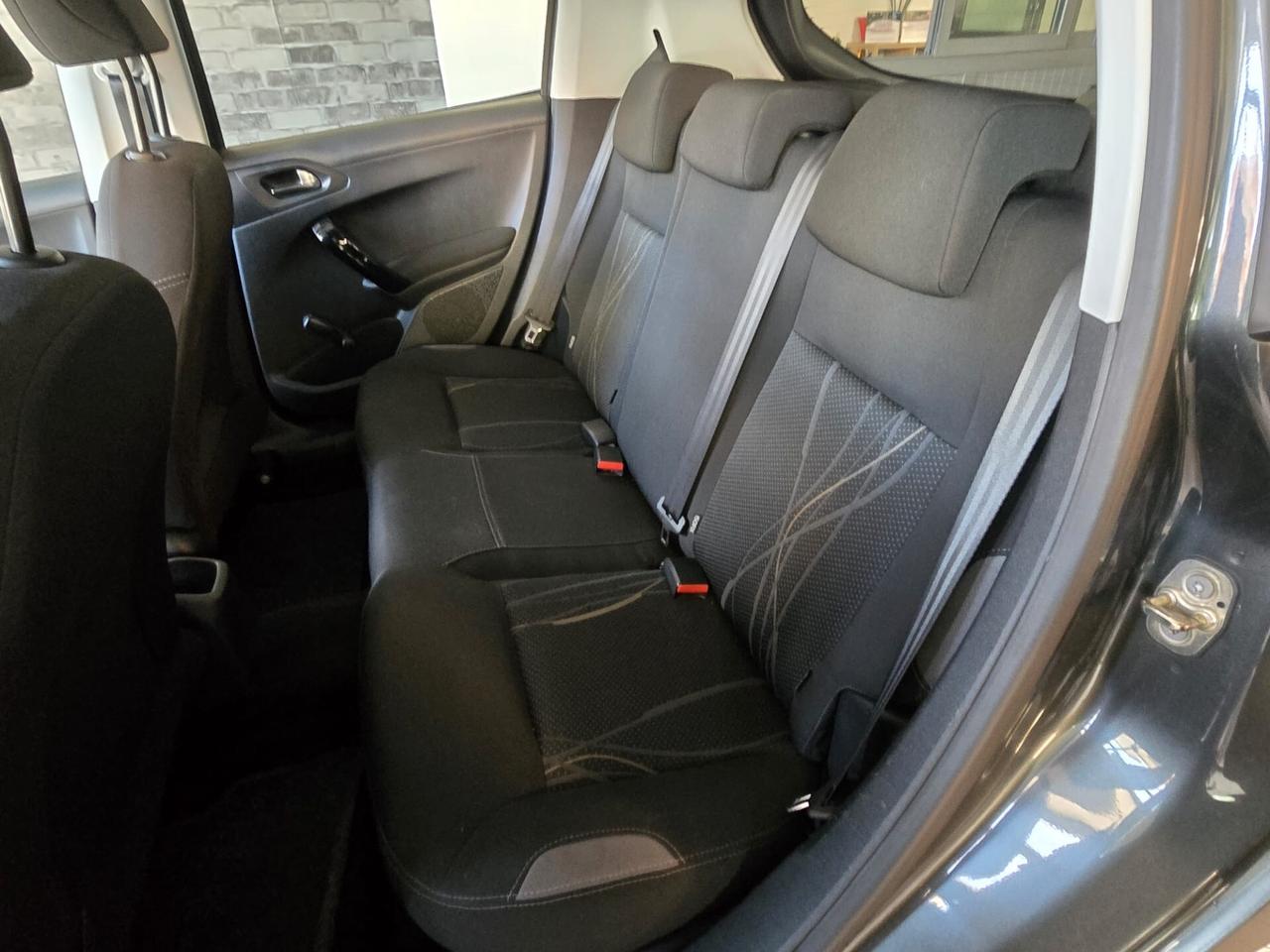 Peugeot 208 1.4 HDi 68 CV 5 porte Allure