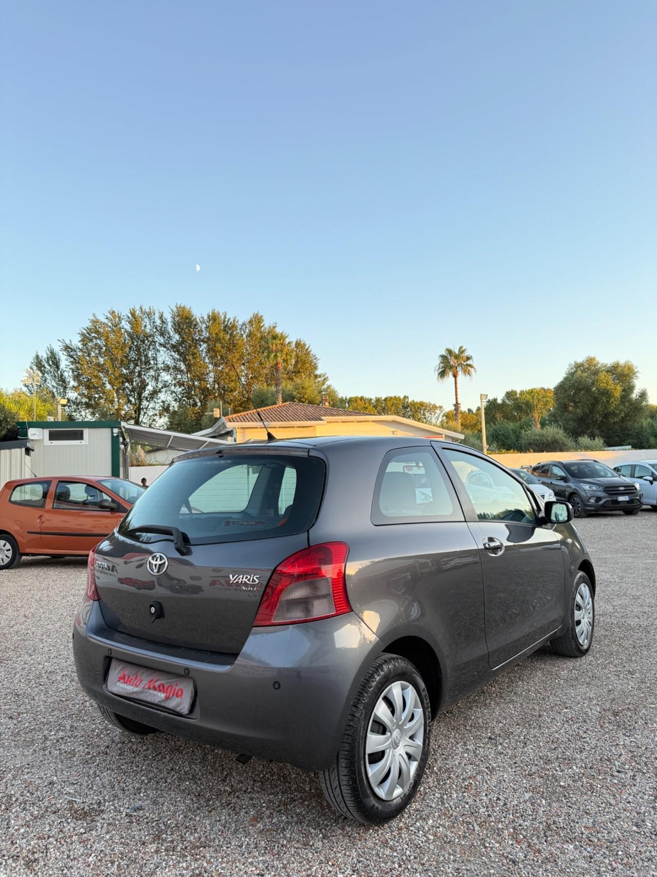 Toyota Yaris 1.0 3 porte Sol