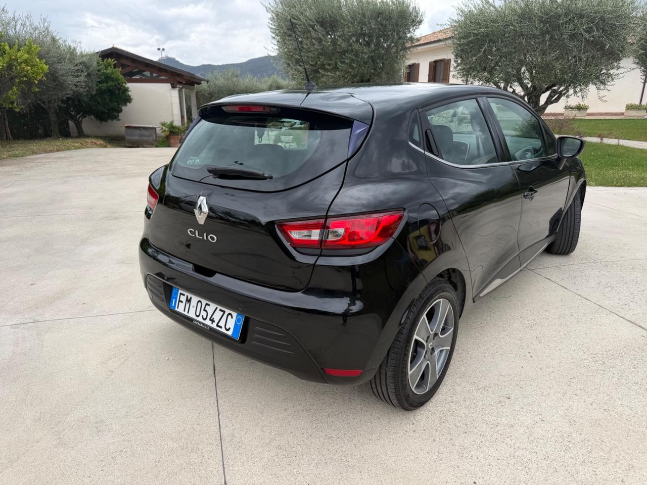 Renault Clio dCi 8V 75 CV 5 porte Duel