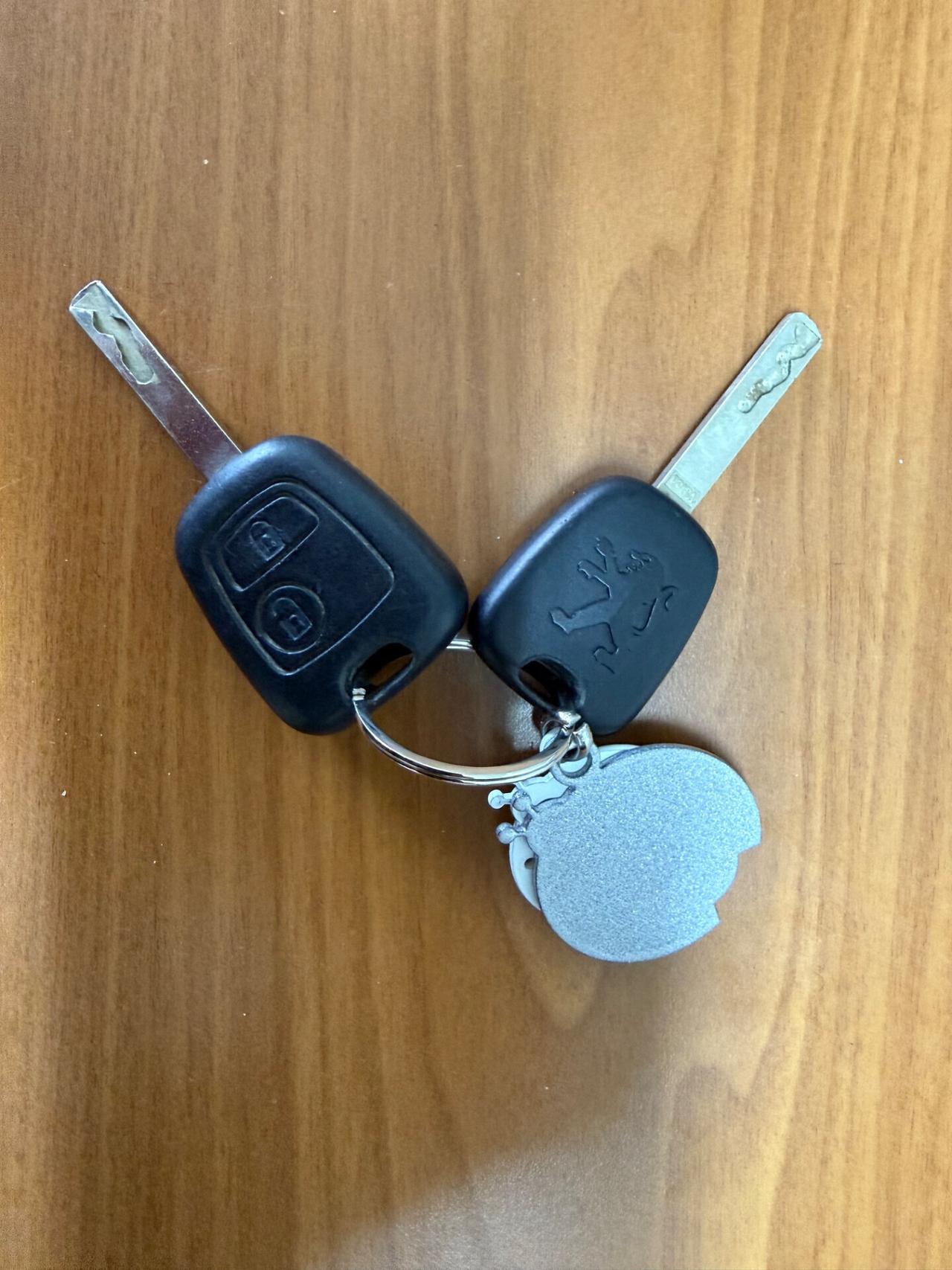 Peugeot 107 5porte 1.0 benzina 68cavalli NEOPATENTATI