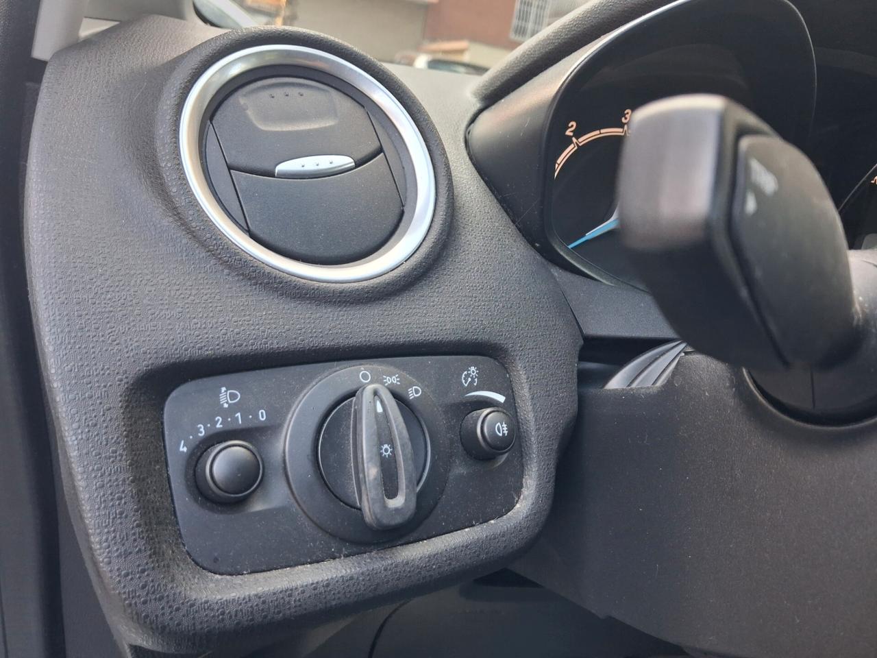 Ford Fiesta 1.5 TDCi 75CV 5 porte Titanium