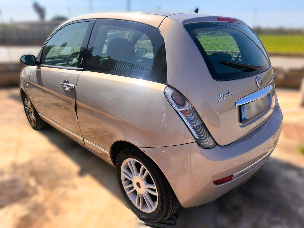 Lancia Ypsilon 1.3 MJT 90 CV Platino