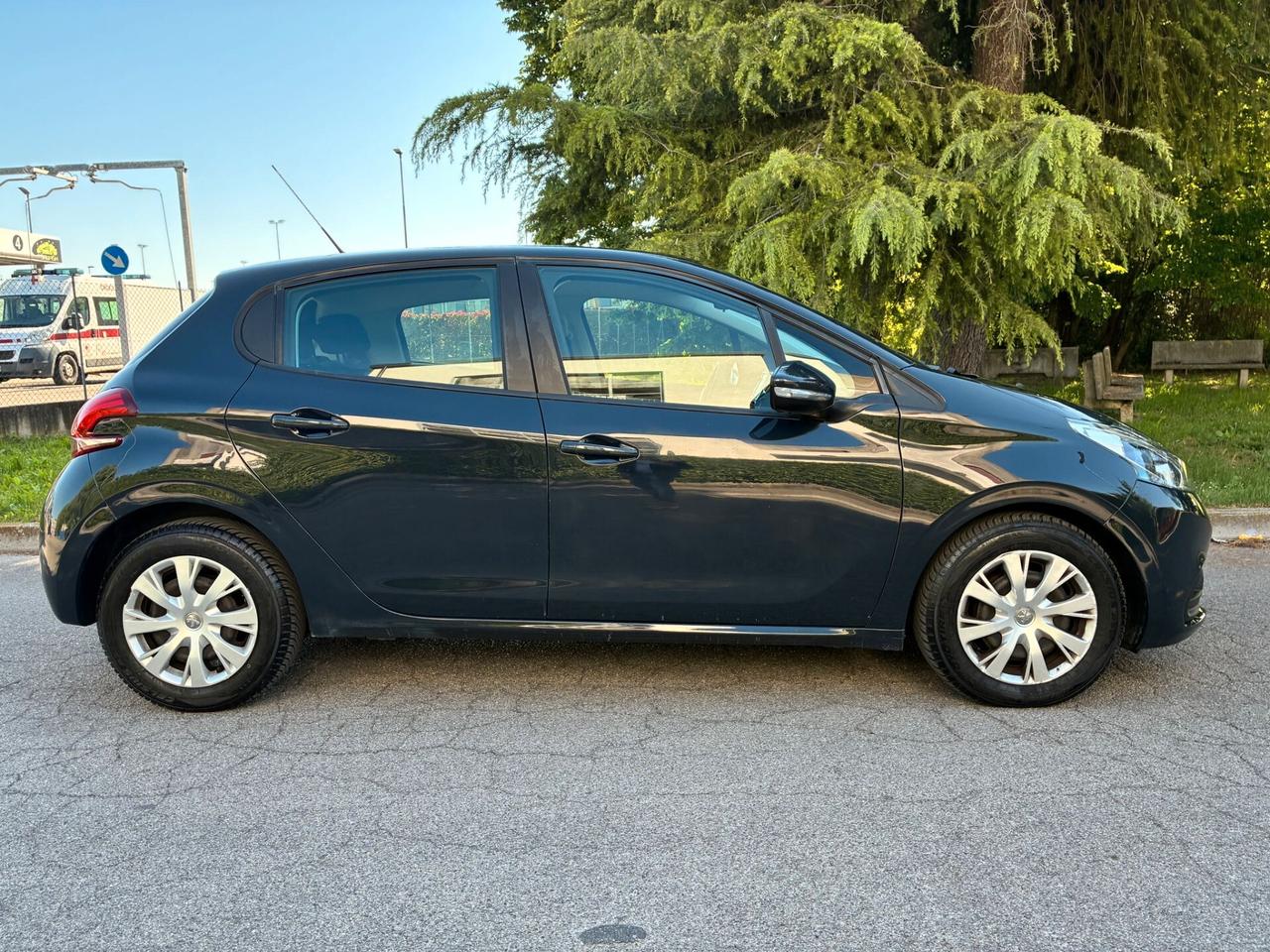 Peugeot 208 PureTech 82 5p. GPL Active