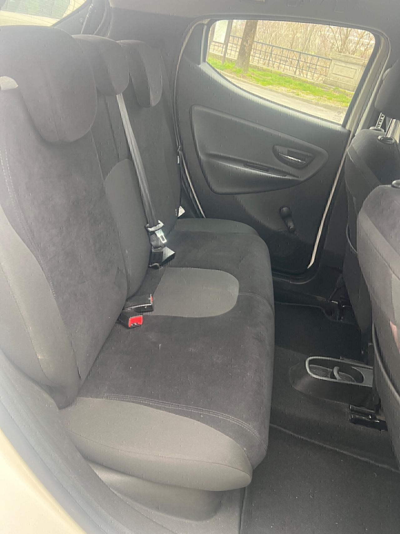 Lancia Ypsilon 1.2 69 CV 5 porte S&S Silver