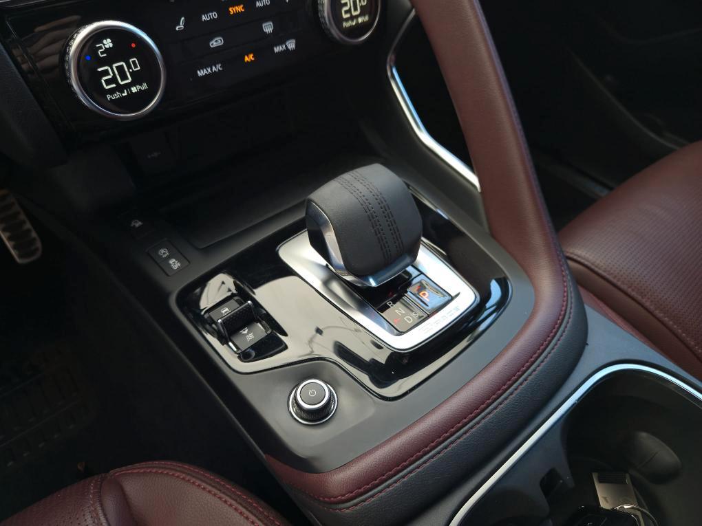 Jaguar E-Pace 2.0d i4 mhev R-Dynamic SE awd 204cv auto