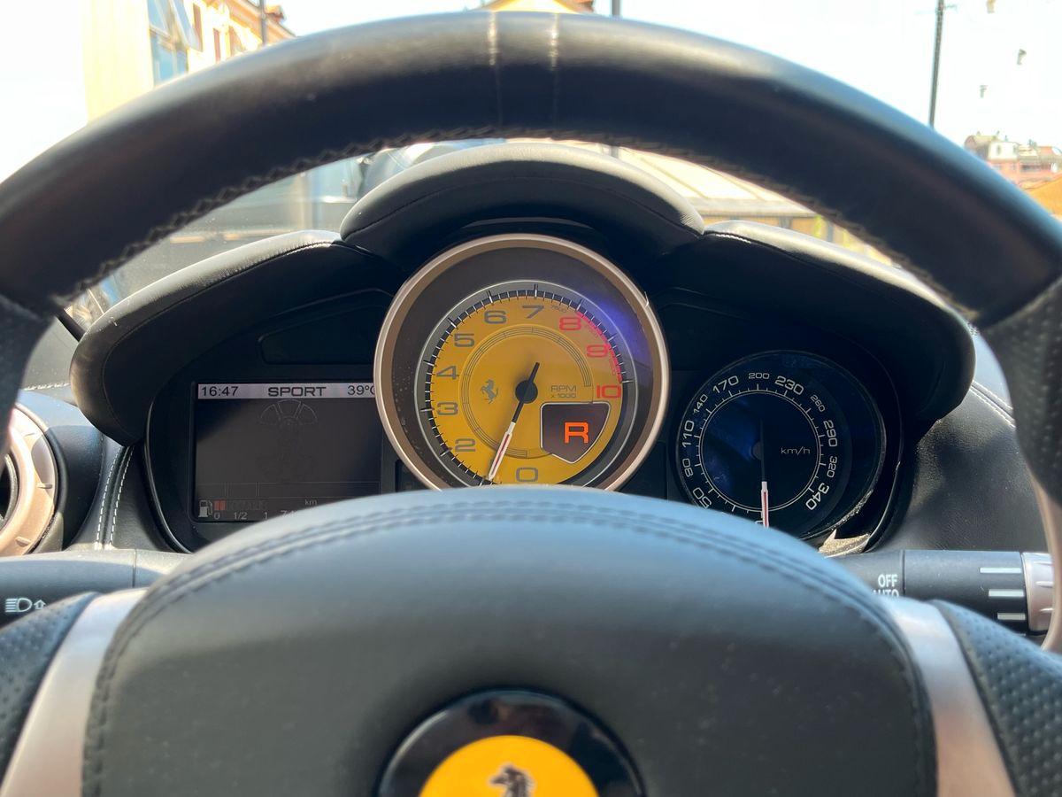 FERRARI California 4.3 dct