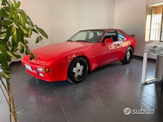 Porsche 944