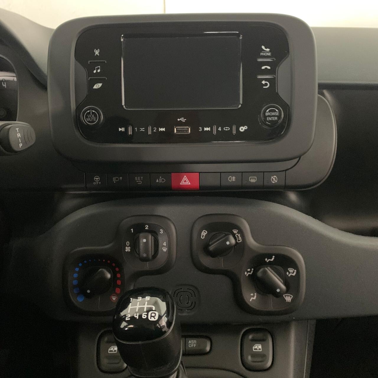 FIAT PANDA 3* ICON Hybrid - NO VINCOLI FINANZIARI - Garanzia 16 mesi