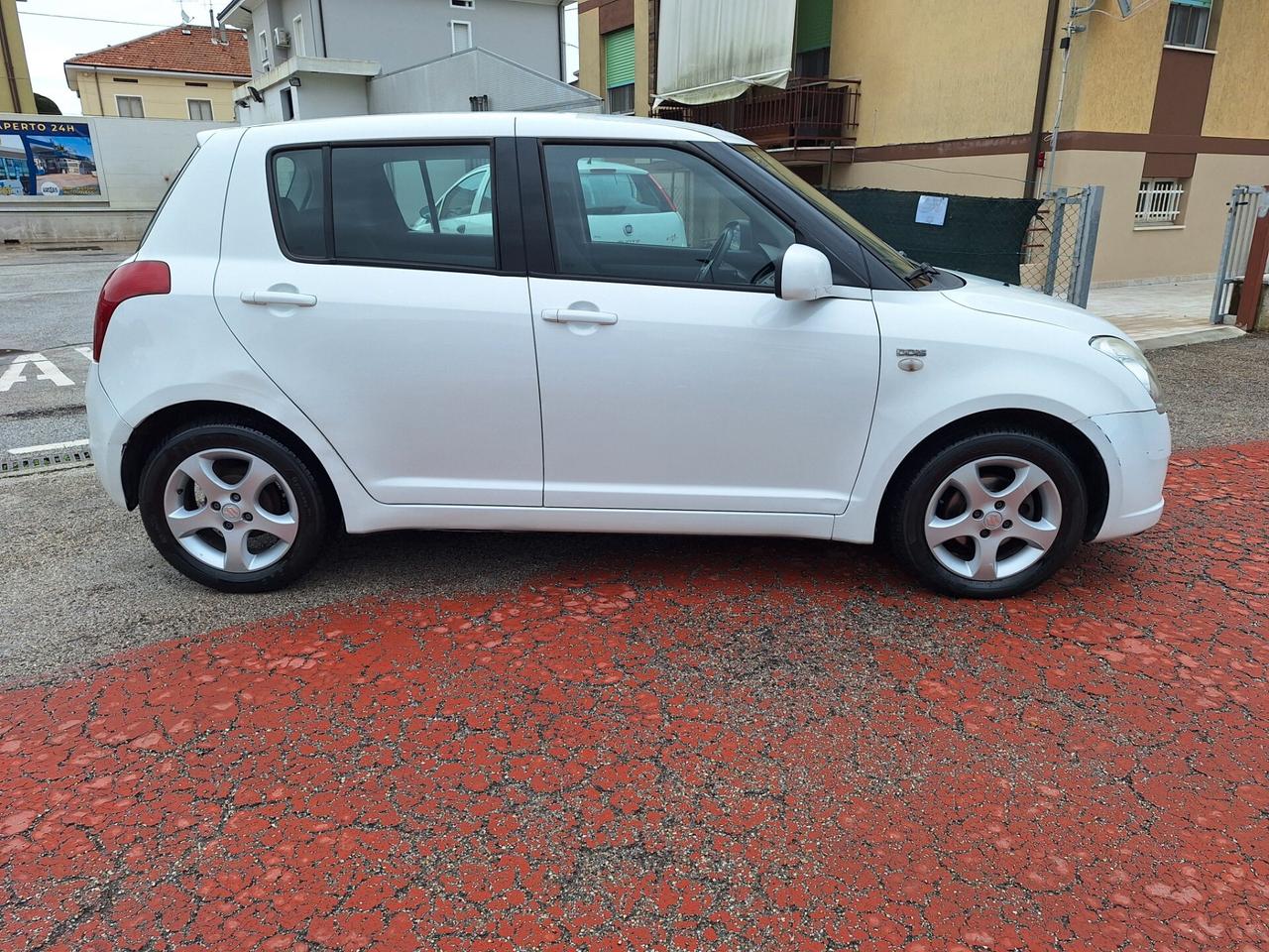 Suzuki Swift 1.3 DDiS 69CV 5PORTE GLX NEOPATENTATI BASSI CONSUMI OTTIMA