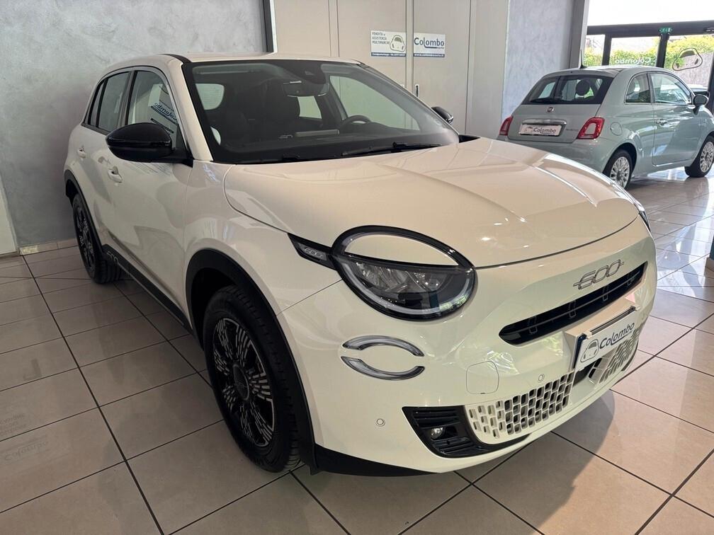 Fiat 600 1.2 hybrid 145cv auto Led Navi Cam App conn 17"