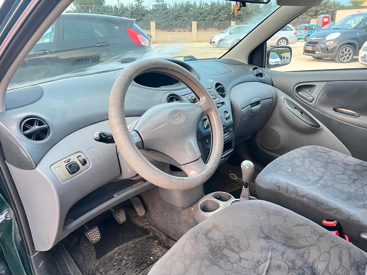 Toyota Yaris 1.0i 16V cat 5 porte