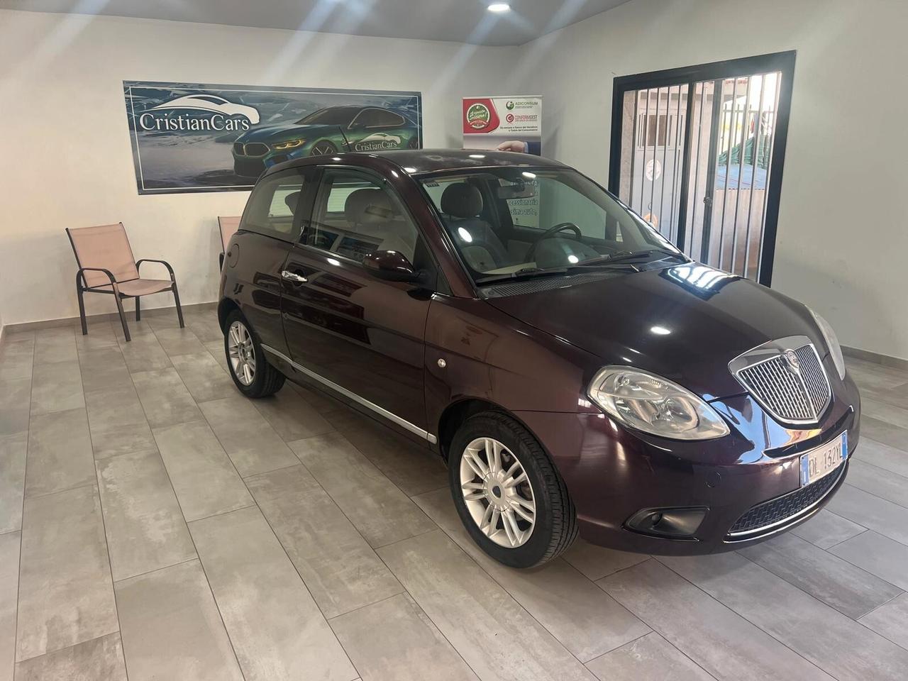 Lancia Ypsilon 1.3 MJT 75 CV Oro