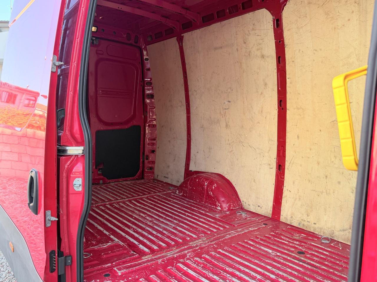 Iveco Daily 35S14 2.3 HPT PM Cabinato