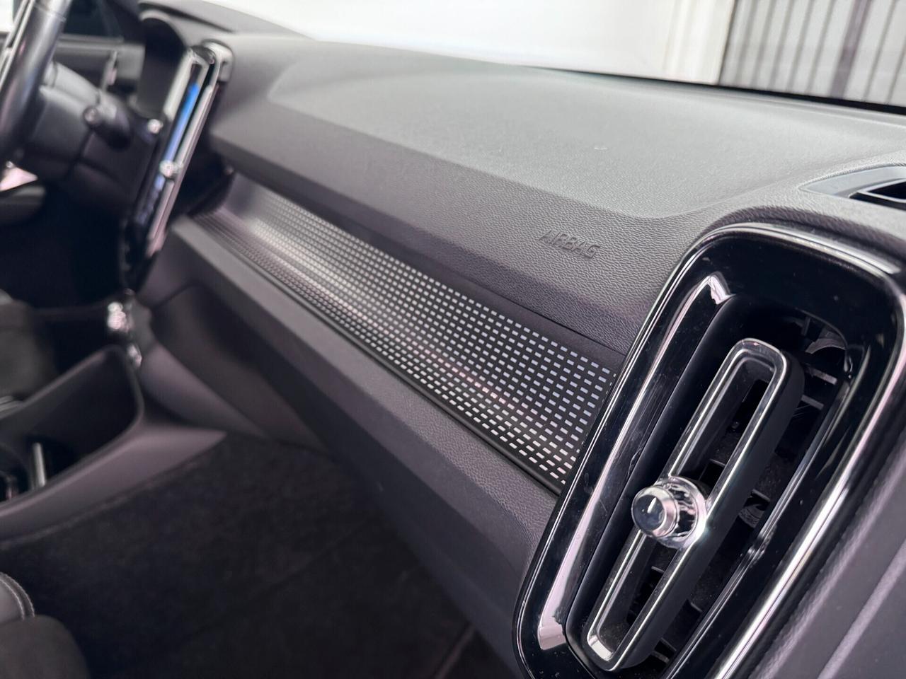 VOLVO XC40 2.0D 190cv GEARTRONIC 4WD R-DESIGN