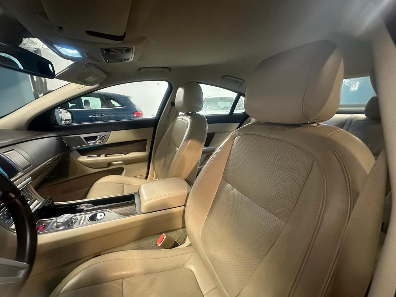 Jaguar XF 2.7D V6 Premium Luxury