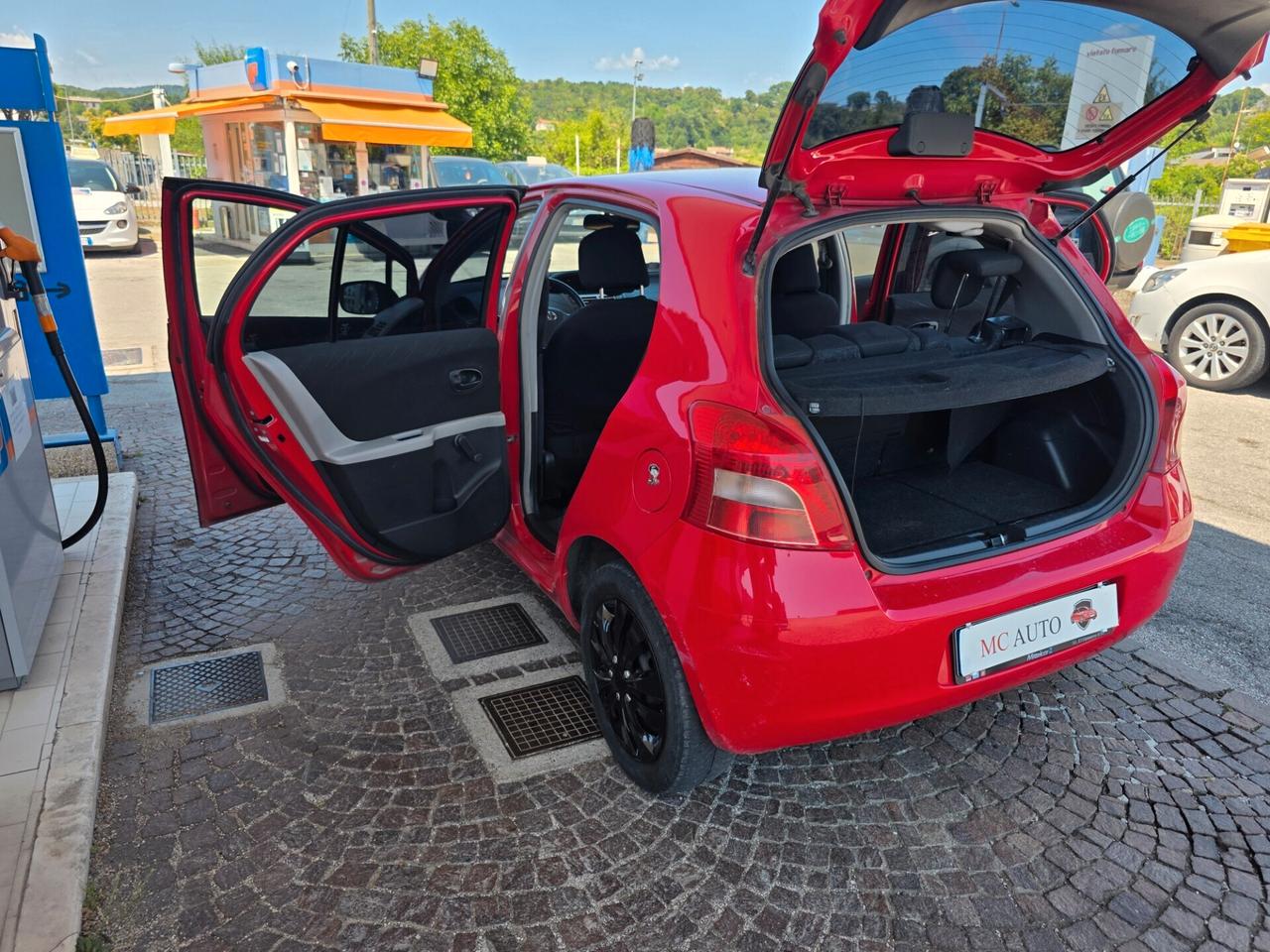Toyota Yaris 1.0 5 porte con 250.000km Neopatentati ok