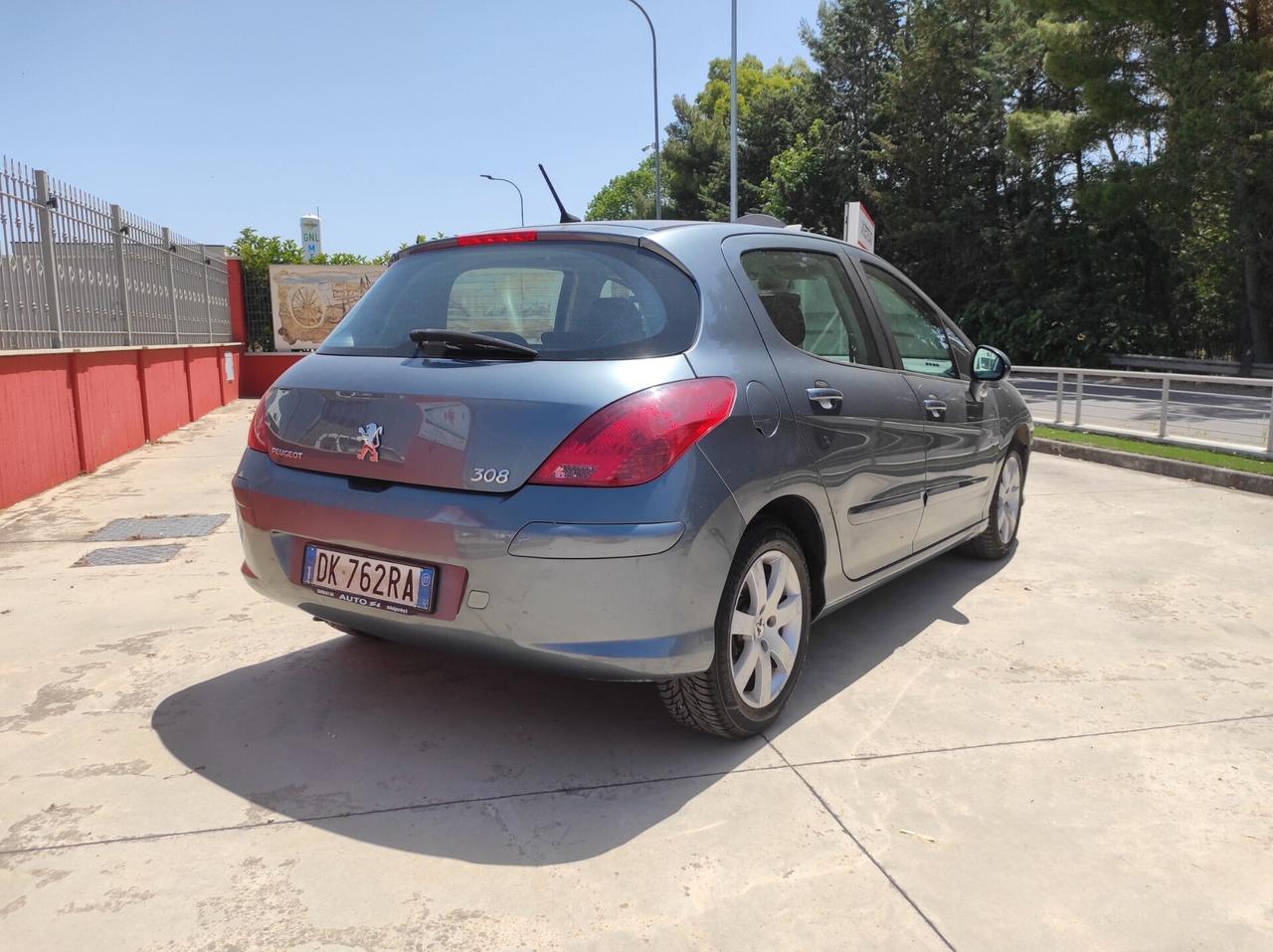 Peugeot 308 1.6 HDi - 90cv NEOPATENTATI