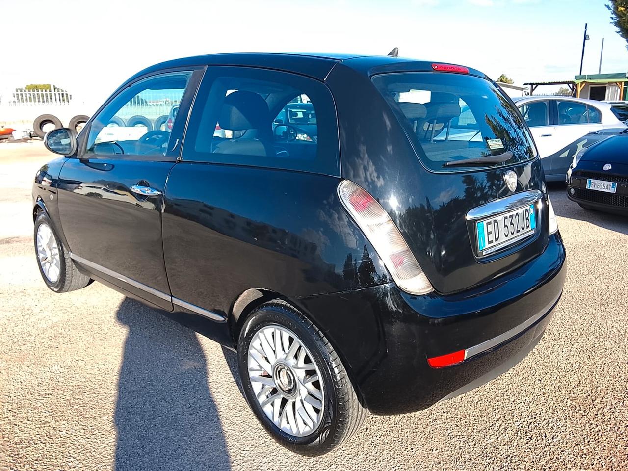 Lancia Ypsilon 1.2 argento