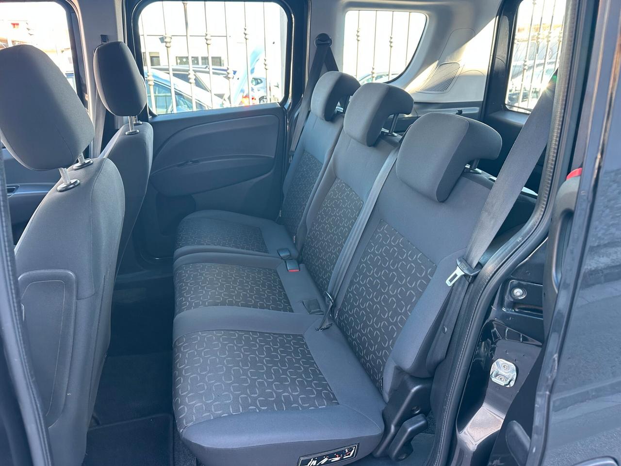 Fiat Doblo 1.6 MJT 105 Cv Emotion 5 Posti Vettura