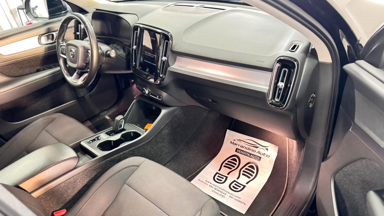Volvo XC40 T5 Recharge Plug-in Hybrid Inscription SUV elegante e sportivo, che unisce comfort, tecnologia e prestazioni grazie alla motorizzazione ibrida plug-in benzina/elettrica