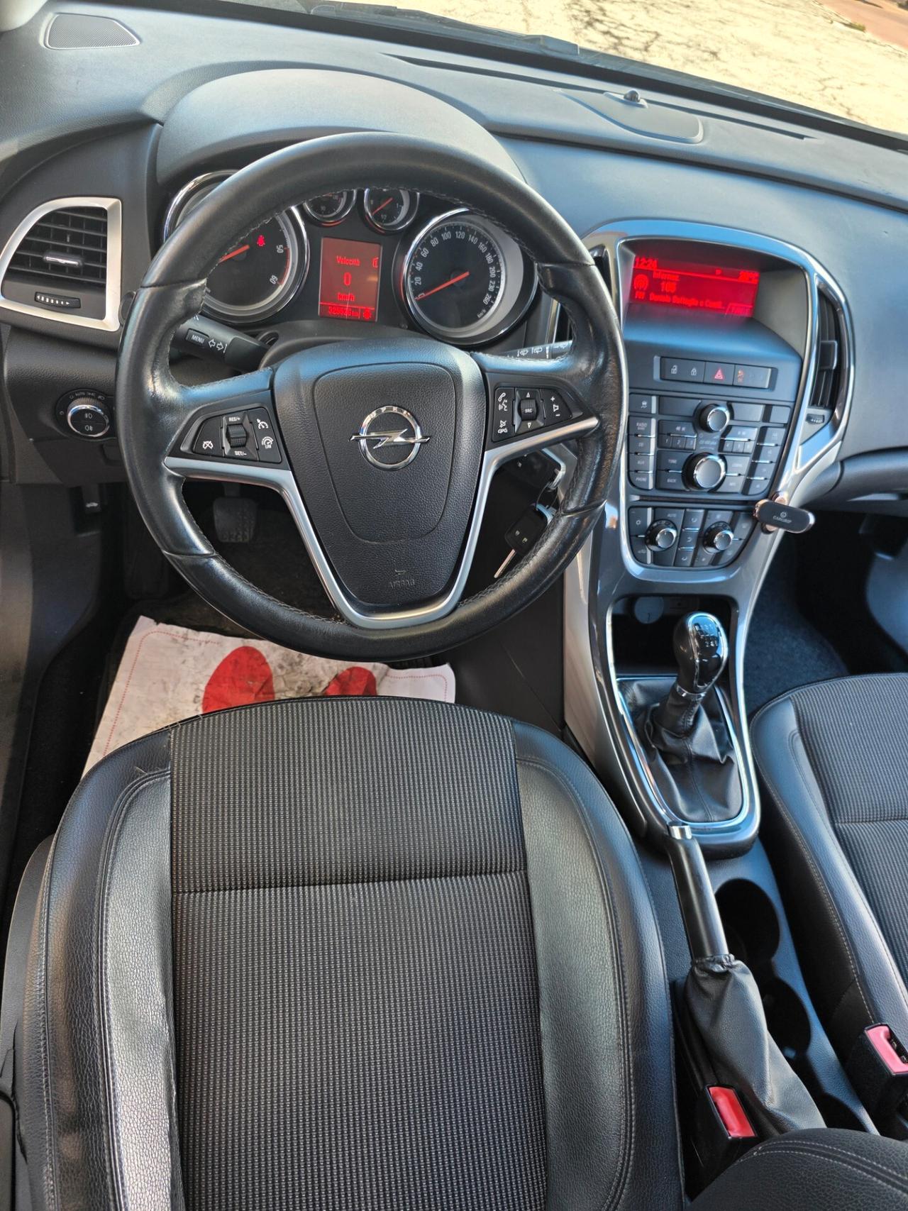 Opel Astra 1.7 CDTI 110CV Sports Tourer Cosmo con 325.000km