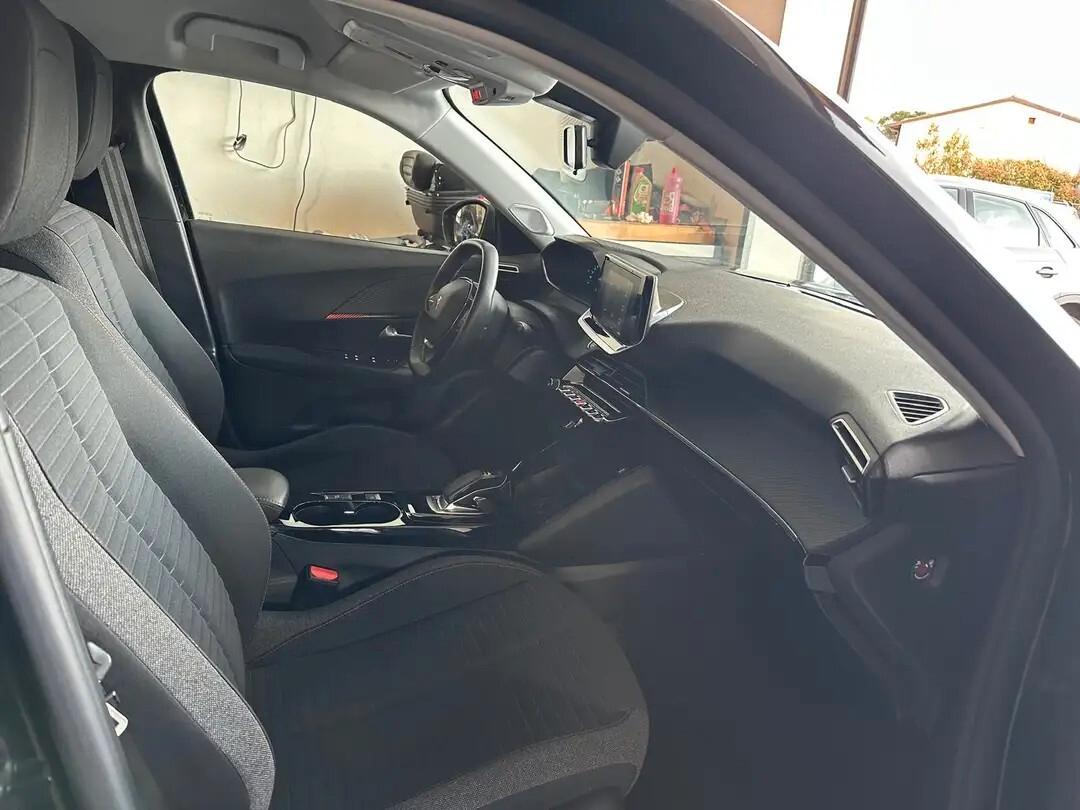 Peugeot 2008 motore elettrico 136 CV Active