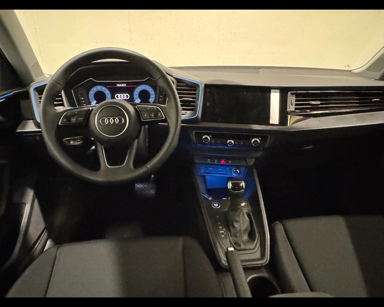AUDI A1 ALLSTREET 30 TFSI S-TRONIC IDENTITY CONTRAST