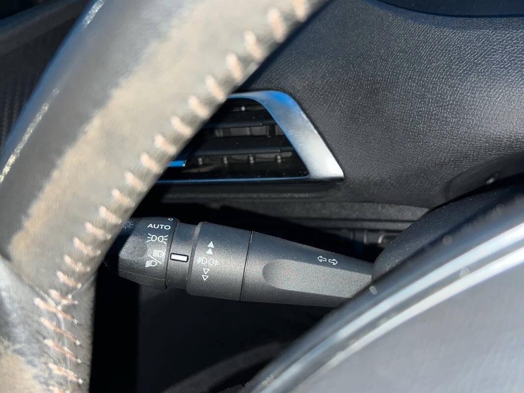 Peugeot 3008 1.5 bluehdi Business s&s 130cv Con NAVIGATORE