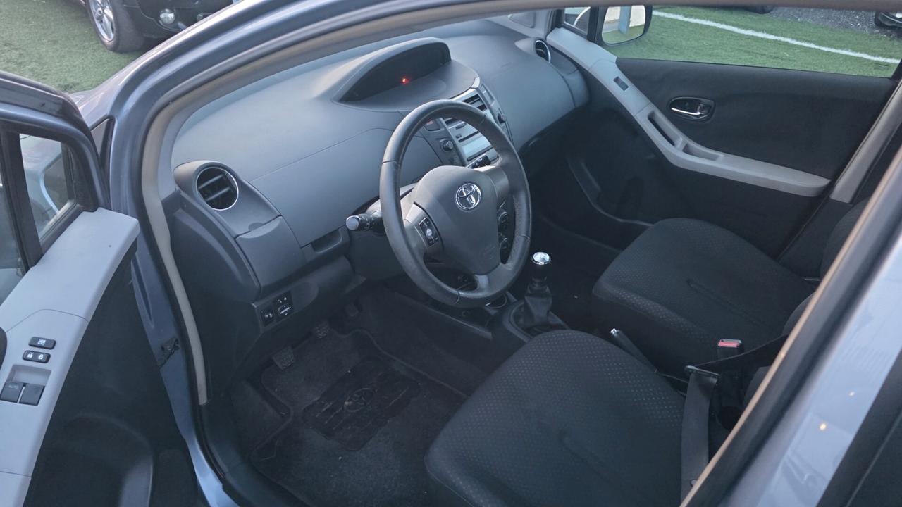 Toyota Yaris 1.0 benzina euro 5, neopatentati 2011