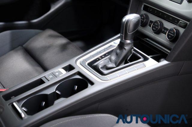 VOLKSWAGEN Passat Variant 1.6 TDI SCR DSG R-LINE BMT