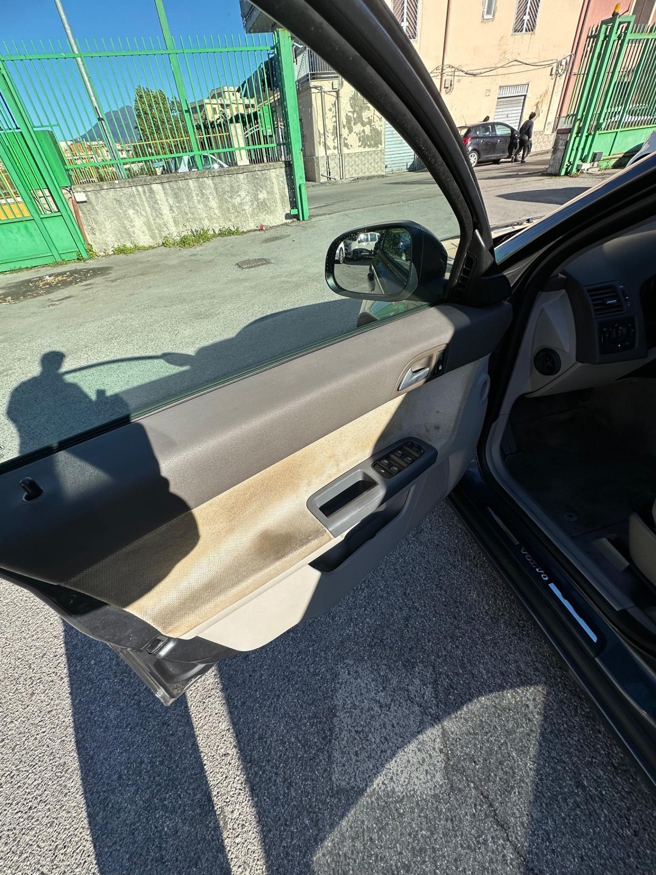 Volvo V50 D2 R-design