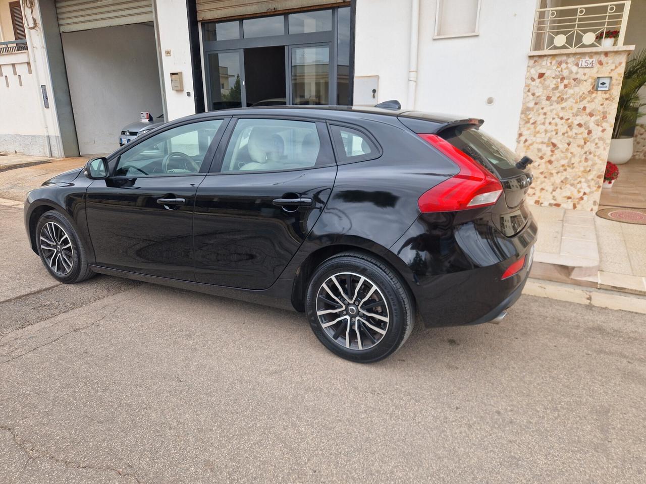 Volvo V40 D2