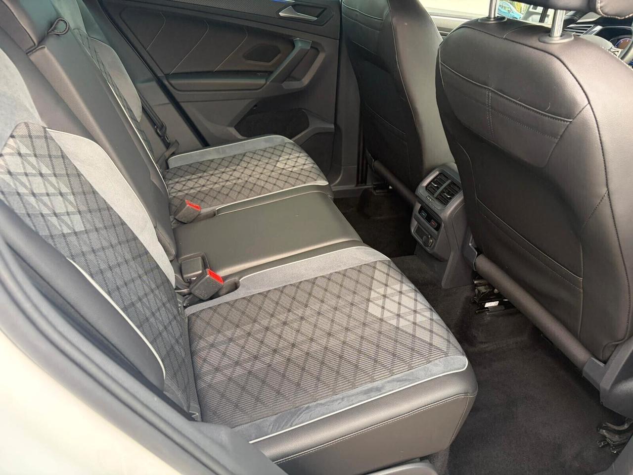 Volkswagen Tiguan 2.0 TDI 150 CV SCR DSG R-Line