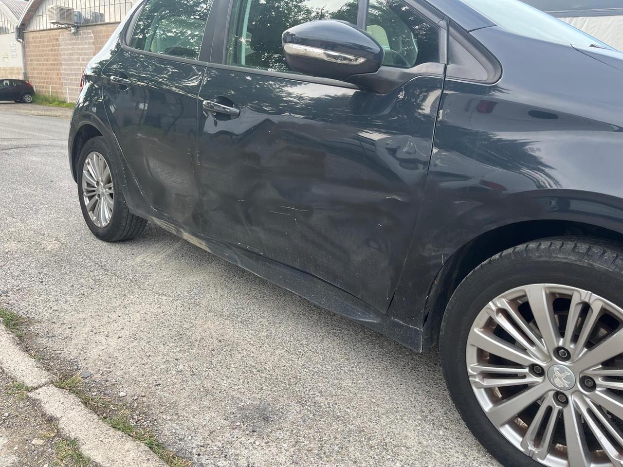 Peugeot 208 PureTech 82 5 porte Allure