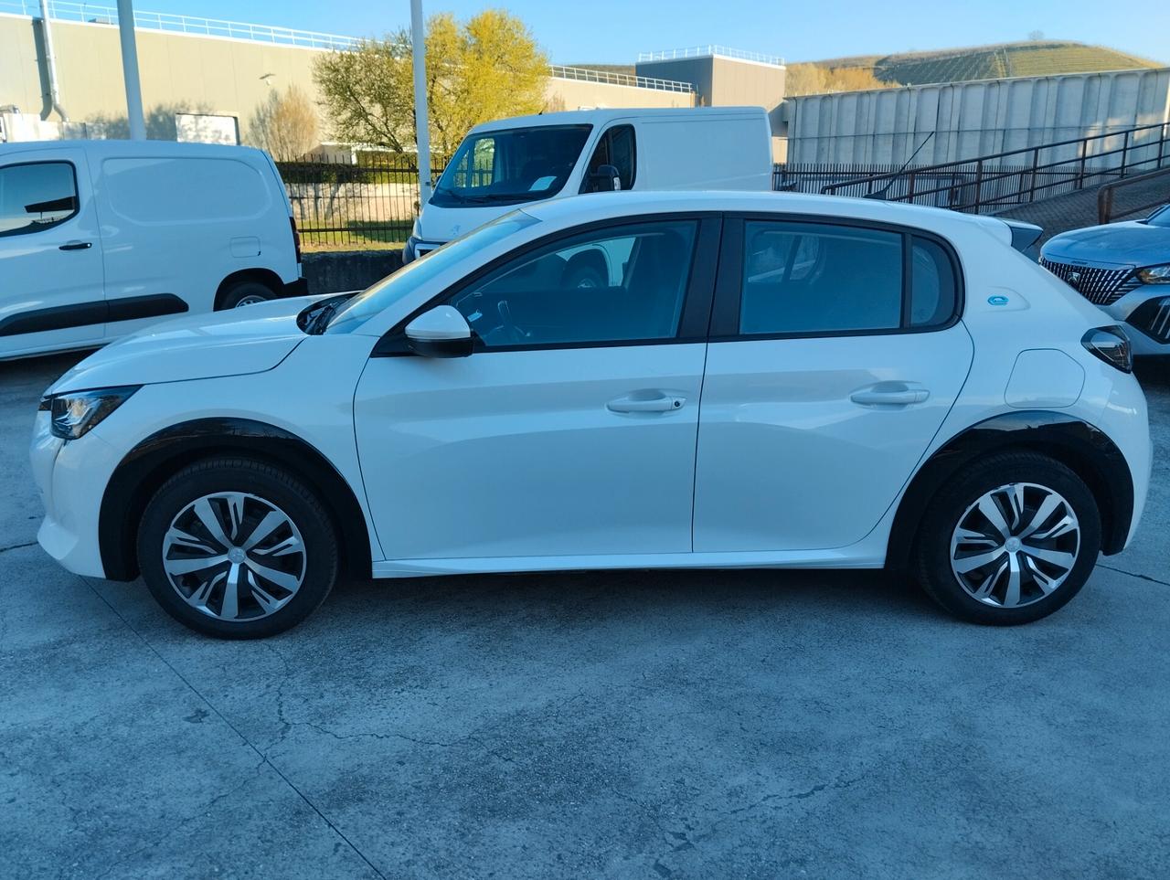 Peugeot 208 motore elettrico 136 CV 5 porte Active