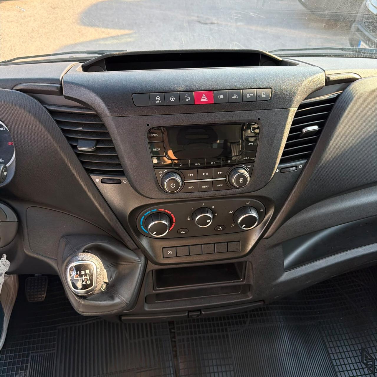 IVECO DAILY 35S16 CENTINA ALZA E ABBASSA