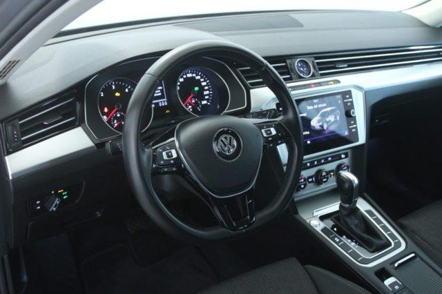 VOLKSWAGEN Passat Variant 2.0 TDI DSG Business BlueMotion Tech Fari LED