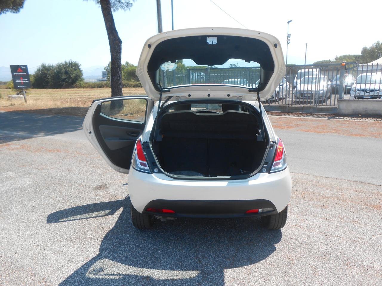 Lancia Ypsilon 1.3 MJT 16V 95 CV 5 porte S&S Silver
