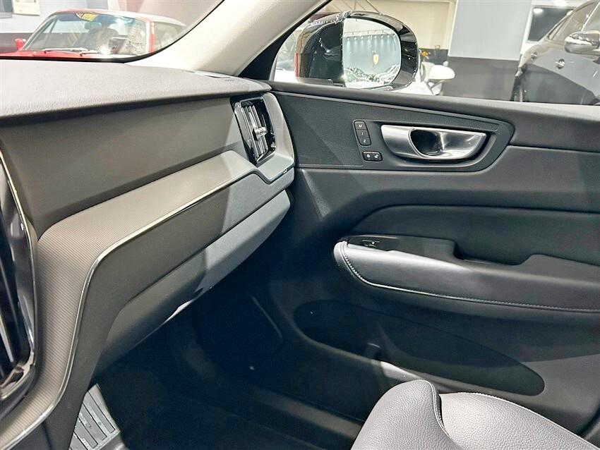 Volvo XC 60 XC60 B4 (d) automatico Plus Dark