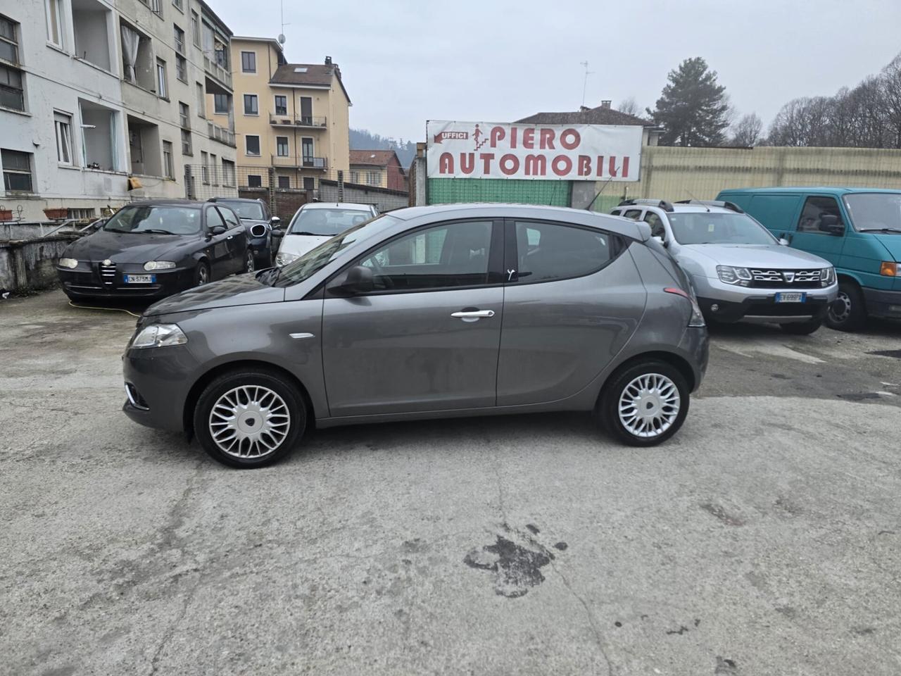Lancia Ypsilon 1.2 69 CV 5 porte Silver