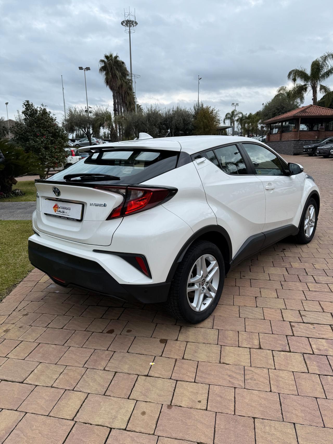 Toyota C-HR 1.8 Hybrid E-CVT Business