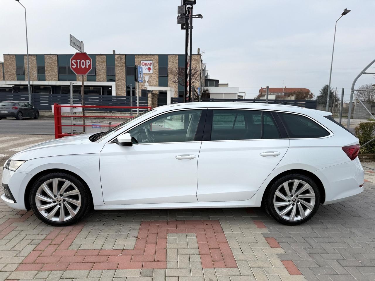 Skoda Octavia 2.0 TDI EVO SCR 150 CV DSG Wagon Executive