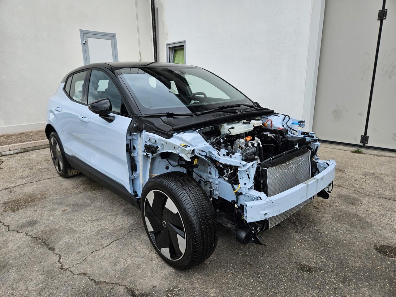 Volvo EX30 single motor Extended Range Plus rwd INCIDENTATA